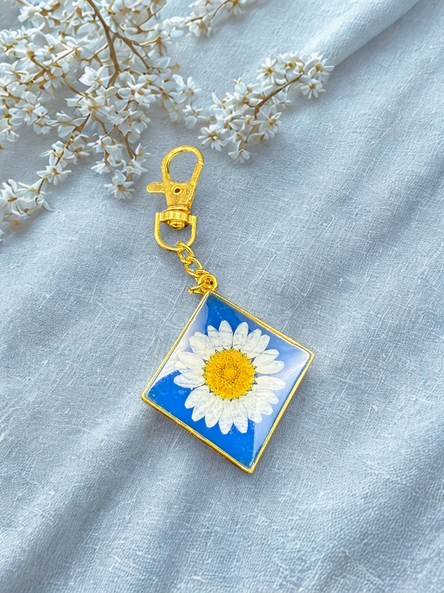 BLUE FLOWER KEYCHAIN