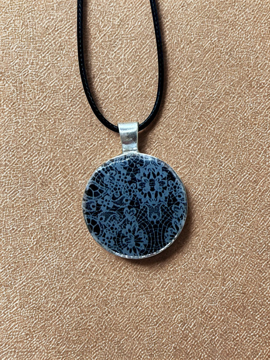 Black/White Pendant